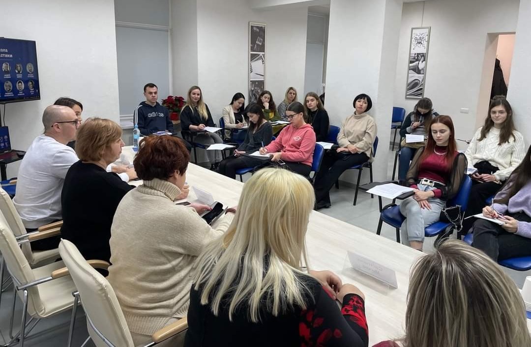 Учасників ознайомлюють з подальшим навчанням